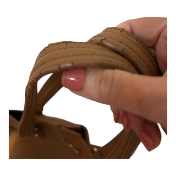 Jessica Simpson Timeless Brown Leather Tote with Spacious Design - Picture 10 of 11